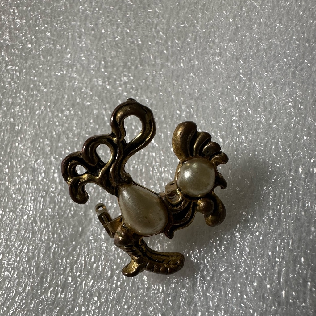 Elegant Vintage Gold And Faux Pearl Rooster Brooch
